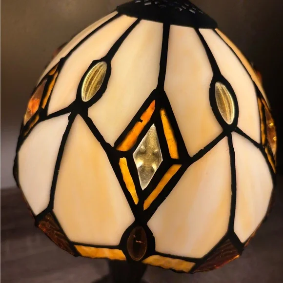 Tiffany style stained glass lamp - Picture 2 of 14